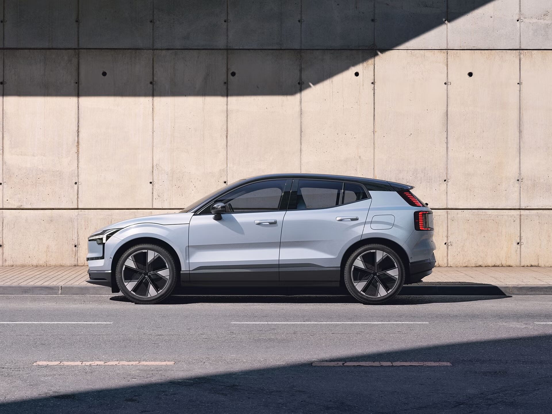 C40 Recharge – повністю електричний