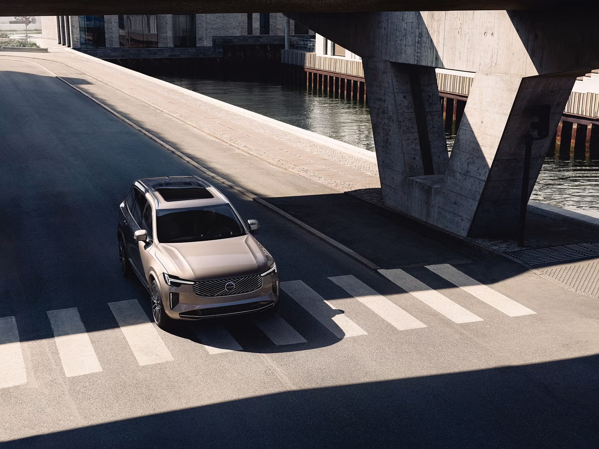 Volvo XC90 М’які гібриди Plus Bright/Dark