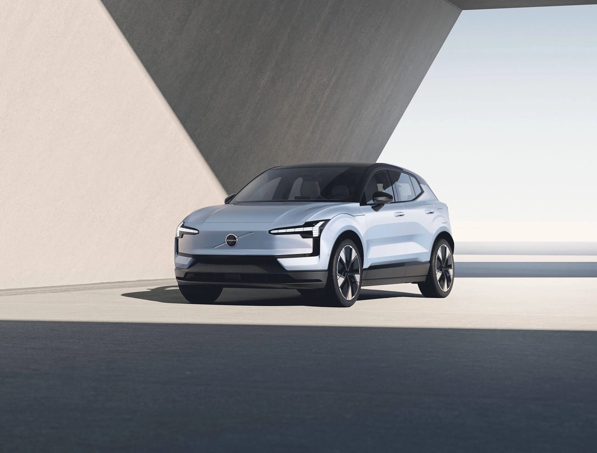 C40 Recharge – повністю електричний